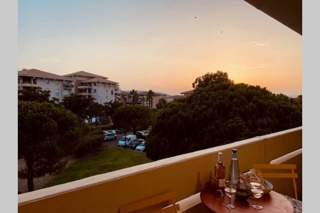 Superbe Appartement A 100M De La Mer, Et A Cote De La Base Nature Frejus Bagian luar foto